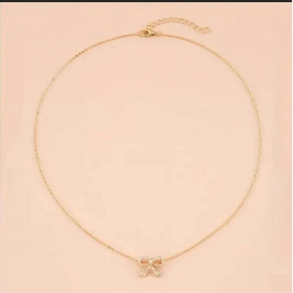 Dainty Gold Bow Necklace